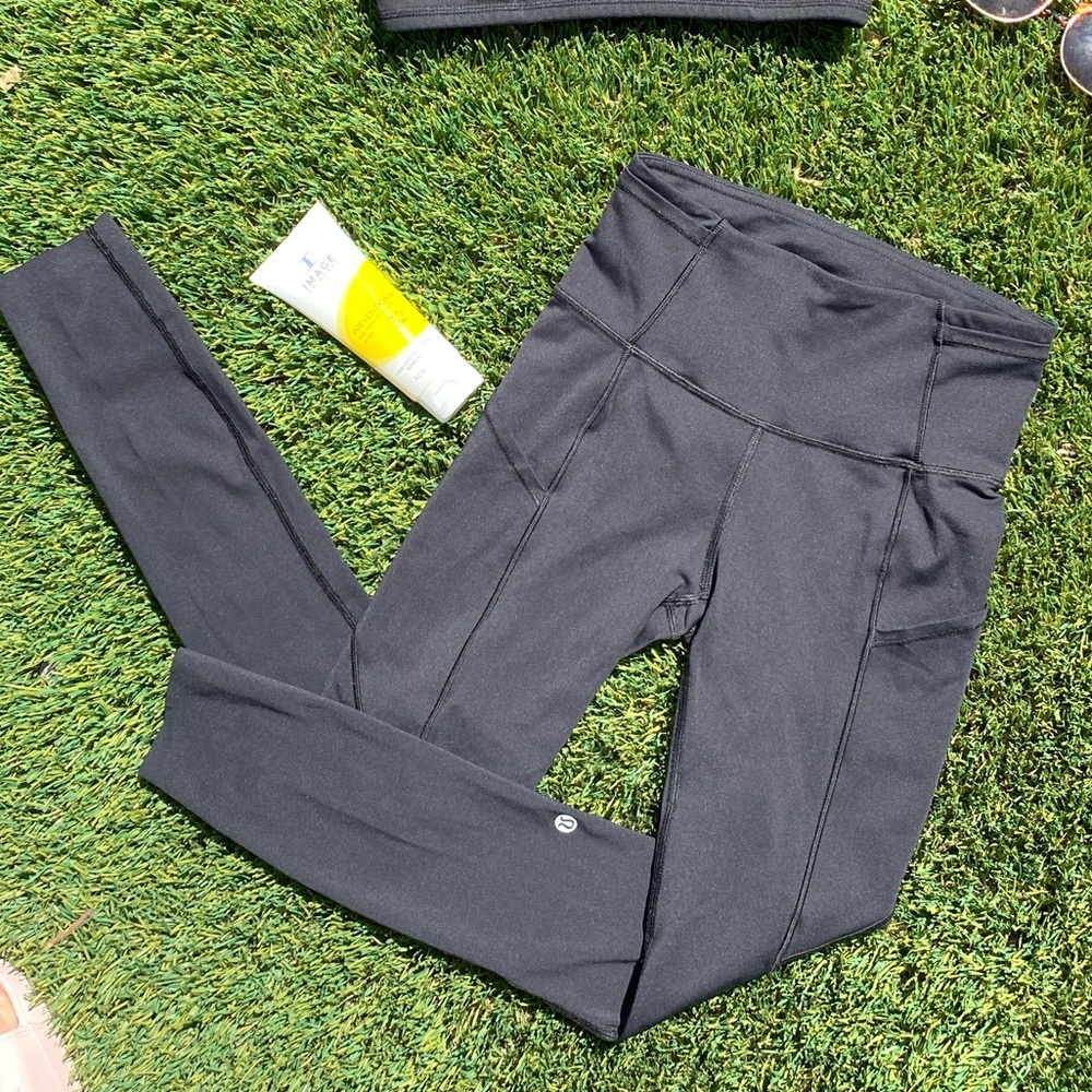 Fast free high-rise Lululemon legging Size 2